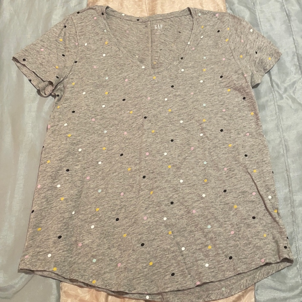 Gap grey polka dot easy tee